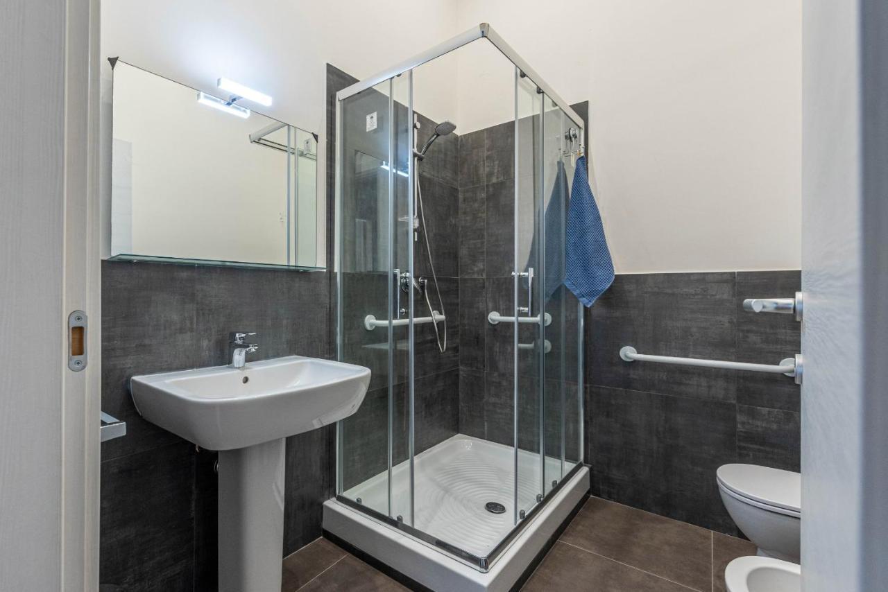 Apartments La Cala By Wonderful Italy ปาแลร์โม ภายนอก รูปภาพ